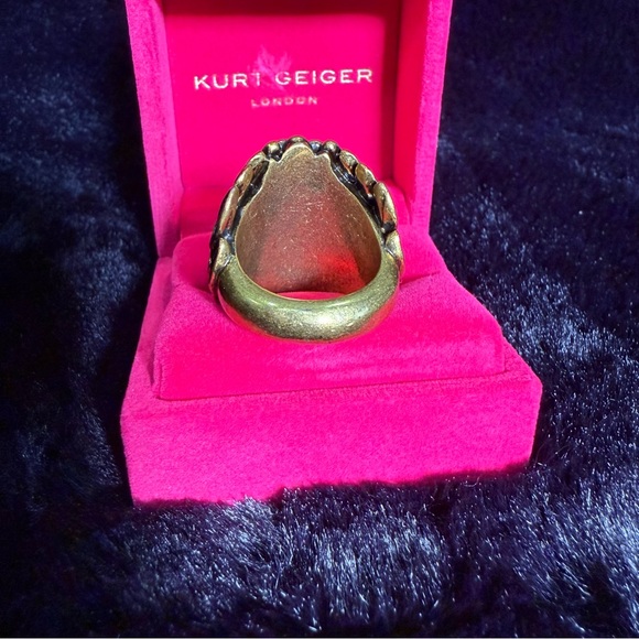 🦅✨ Kurt Geiger Gold Eagle Head Crystal XL Ring - Picture 4 of 11